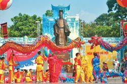 Văn hóa còn, dân tộc còn...