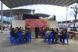 Tổ chức đón Tết cho hơn 200 lái xe, phụ xe tại Cửa khẩu Quốc tế đường bộ số II Kim Thành