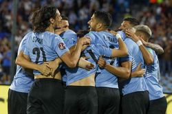 'Song sát' Cavani - Suarez giúp Uruguay đè bẹp Venezuela