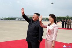 Vợ ông Kim Jong Un bất ngờ tái xuất