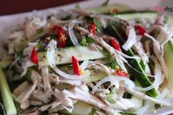 Cách làm nộm gà xé phay chống ngán ngày Tết