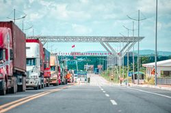 Quảng Ninh xuất khẩu 173 tấn hàng sang Trung Quốc