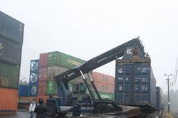 Quá khó khăn trong vận tải hành khách, ngành đường sắt chuyển hướng vận tải hàng hóa