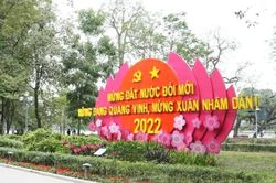 Hà Nội rực rỡ cờ hoa mừng Đảng, mừng Xuân mới Nhâm Dần 2022