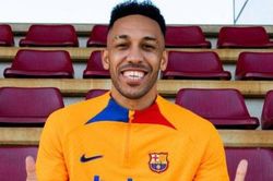 Ngôi sao Arsenal chuyển đến Barcelona với giá 0 đồng