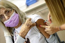Israel: Người cao tuổi chưa tiêm vaccine có nguy cơ cao tử vong do COVID-19