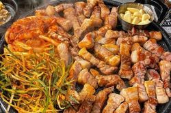 Vì sao người Hàn không lật thịt nướng quá 3 lần