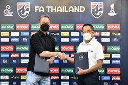 Vô địch AFF Cup, HLV Polking chính thức được tuyển Thái Lan gia hạn