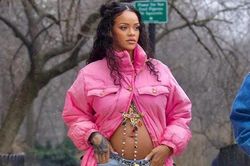 Trang sức khi mang bầu của Rihanna