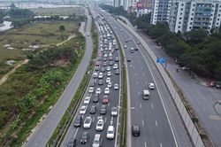 Người Hà Nội du xuân, nhiều tuyến đường ùn tắc