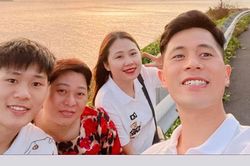 Đình Trọng bảnh bao đi du xuân, thăm nhà Bùi Tiến Dũng
