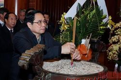 Thủ tướng Phạm Minh Chính dâng hương tưởng niệm Chủ tịch Hồ Chí Minh