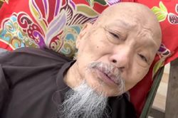 'Thầy ông nội' Tịnh thất Bồng Lai Lê Tùng Vân tâm sự gì đêm giao thừa?