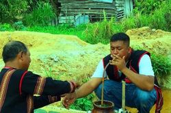 Đầu năm, người Gia Rai cúng thần buôn để cầu an