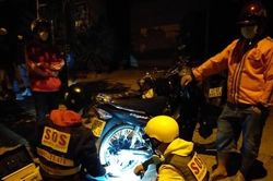 Biệt đội cứu hộ xe máy xuyên Tết