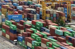 Nhật Bản đang phụ thuộc quá mức vào hàng hóa nhập khẩu từ Trung Quốc
