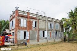 'Dị nhân' 15 năm nhặt vỏ chai về xây ngôi nhà 'độc nhất vô nhị' ở Quảng Nam