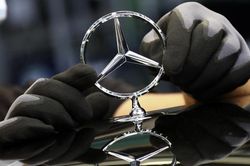 Daimler chính thức đổi tên thành Mercedes-Benz