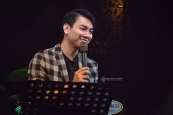 Clip: Hoài Lâm hát live đầy mùi mẫn ca khúc nhạc Xuân, giọng hát thổn thức khiến netizen mê mẩn