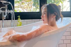 'Ngọc nữ' Baifern Pimchanok tung hình ảnh 'tắm tiên' cực nóng bỏng khiến netizen sốt rần rần