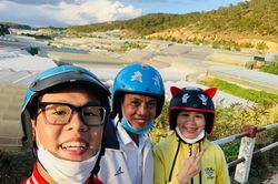 Được người lạ soi đèn khi vượt 10 km đường đèo ở Đà Lạt