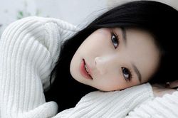 AMEE sâu sắc và nữ tính hơn trong MV 'Thay mọi cô gái yêu anh'