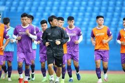 U23 tập luyện tại vùng nắng nóng