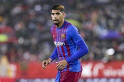Vấn đề của Barca: Hãy thông minh hơn với các hậu vệ