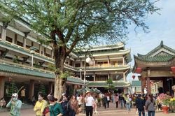 Khách du lịch vơi dần, điểm tham quan tâm linh ở An Giang thoát cảnh 'biển người'