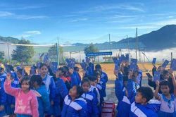 9.500 học trò vùng cao Quảng Nam vui mừng nhận lì xì trong ngày đầu tới lớp