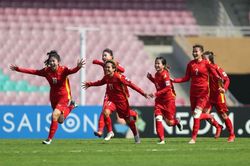 Tuyển nữ Việt Nam dự World Cup: Ngả mũ trước những cô gái vàng
