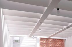Ngôi nhà tiết kiệm năng lượng, kiểm soát bụi gây mê với bóng nắng đổ