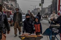 Những đứa trẻ kiếm ăn ở đường phố Afghanistan