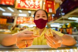 Giá vàng đột ngột rớt mạnh