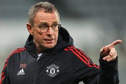 Rangnick: 'Cầu thủ MU nên mặt đối mặt với tôi thay vì phàn nàn trên mạng'