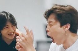 Thân như VMin BTS cũng khổ, chẳng có chút riêng tư nào