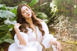 Huyền Lizzie đẹp mong manh và quyến rũ trong bộ ảnh mới