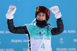 VĐV bỏ quốc tịch Mỹ giúp Trung Quốc vươn lên dẫn đầu tại Olympic 2022