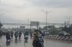 TP.HCM đón cơn mưa lớn sau những ngày Tết nóng hừng hực