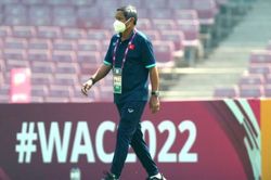 Tin vui cho tuyển nữ Việt Nam: HLV Mai Đức Chung vẫn cầm quân để tranh HCV SEA Games 31