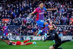 Barcelona: Chạy nhanh mới thắng