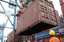 Nhiều lô hàng nông sản nằm chờ tại cảng do chưa được Trung Quốc cấp mã