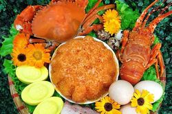 Cúng vía Thần Tài: Mâm cỗ hải sản đỏ rực giá 2 triệu đồng