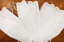 Từ 15/3/2022, tạm ngừng kinh doanh tạm nhập, tái xuất khẩu trang y tế