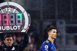 Vì sao Ronaldo phải dự bị ở trận Burnley vs MU?