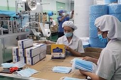 Tạm ngừng kinh doanh tạm nhập, tái xuất mặt hàng khẩu trang y tế, găng tay y tế