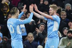Man City tăng khoảng cách với Liverpool lên 12 điểm