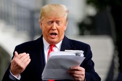 Cơ quan Mỹ đòi điều tra vụ ông Trump mang tài liệu khỏi Nhà Trắng