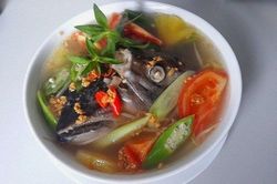 Sẽ xử phạt chủ quán cơm dọa tạt canh vào du khách