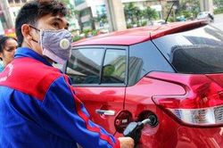 7 cửa hàng tại TP.HCM hết xăng RON 95